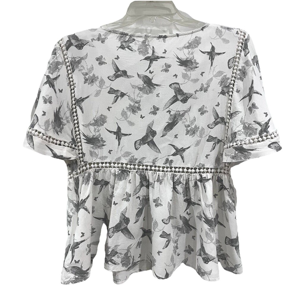 Andree By Unit Cream Gray Butterfly Hummingbird Peplum Top Flutter Sleeves M - Picture 2 of 8